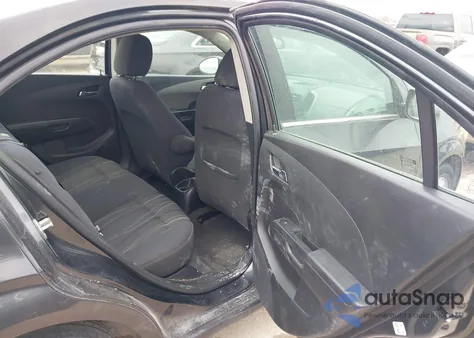 2016 Chevrolet Sonic Lt Auto z USA, uszkodzony, nr VIN 1G1JC5SB5G4154545